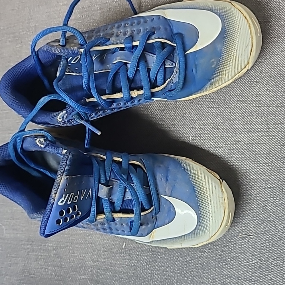 Youth cleats